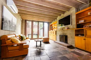 Austin Powers 1970's Retro Pad - South Yarra - Image 2