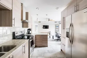 Modern 1BR w/ amazing shower, work station, lounge - Image 2
