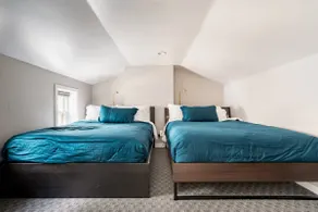 An epic spot. free parking, steam shower. - Image 5