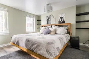 An epic spot. free parking, steam shower. - Image 4