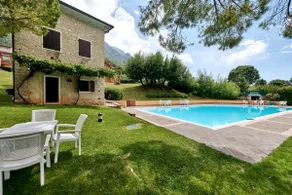 Lake and pool view: Claudia Malcesine - Image 5