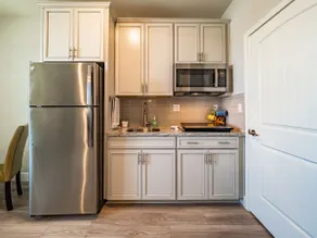 Brand new fully furnished one bedroom apartment - Image 4