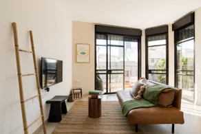 Lewinski Market 1BR Apt Balcony King Bed Bath - Image 5
