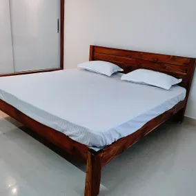 Lovely 2 bedroom Apartment with free parking space - Image 3