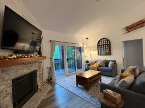 Updated 3 Bdrm/2 Bath riverfront Deer Park condo - Image 5