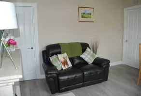 Cosy 2 bedroom/3 bed Family Home - Image 3