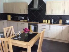 Beautiful garden house, edge of town & South Downs - Image 2