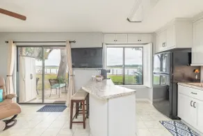 Charming Coastal Casa on Beaufort's Battery Creek - Image 2