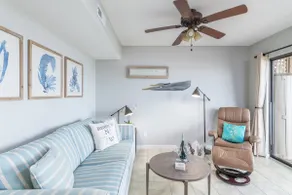 Charming Coastal Casa on Beaufort's Battery Creek - Image 4