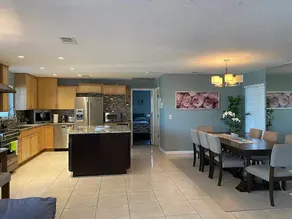 Cheerful home w/pool & 5-min walk to beach - Image 3