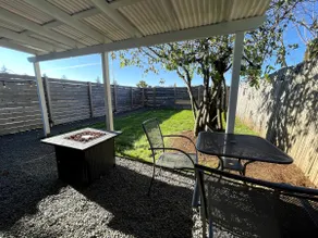 Bright, Private & Cozy with Yard - Image 5