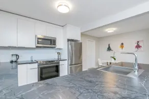 Spacious Oceanview Suite with Private Entrance - Image 5