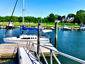 Waterfront. Historic House on the river with dock. - Image 3
