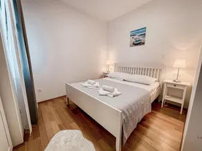 2BR steps away from beach, large terrace with BBQ - Image 4