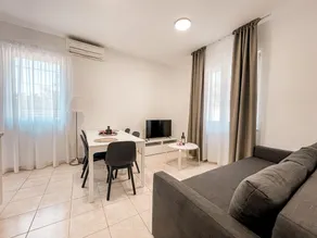 2BR steps away from beach, large terrace with BBQ - Image 3
