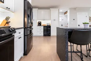 Renovated & Sophisticated Home Near Beach & Shops! - Image 5
