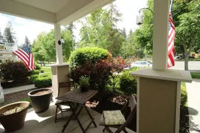 Lovely 3 Bedroom Home on Tree-Lined Government Way - Image 3