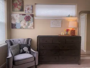 Lovely 3 Bedroom Home on Tree-Lined Government Way - Image 2