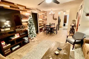 Abi's Place, No Stairs! Central Location!  Stylish!  3 BDRM 2 BA, Pool Available - Image 5