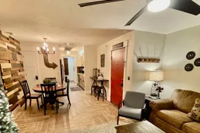 Abi's Place, No Stairs! Central Location!  Stylish!  3 BDRM 2 BA, Pool Available - Image 4