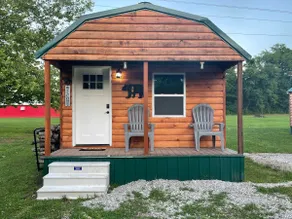 THE KNOTTY PINE TINY CABIN 7 MIN WALK TO CAVERNS! - Image 3