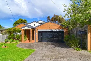 Jan Juc Surfcoast Retreat. Sleeps up to 14. Pet friendly. Ocean views. - Image 2