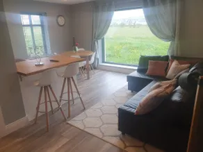 Lovely studio and bedroom appartment ensuite. - Image 2