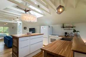 Modern Rustic 1 Bedroom Studio Apartment - Image 4