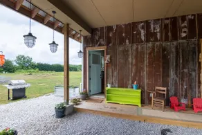 Modern Rustic 1 Bedroom Studio Apartment - Image 5