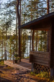 Mäntykallio hirsimökki / Cottage with a view - Image 2