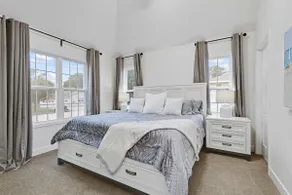 5 ⭐️ Luxury Lake Home - Image 4