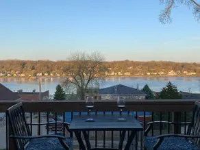 Mississippi River Views and Downtown LeClaire all in one! - Image 2