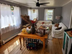 Bright and Airy 2 Bedroom Home - Downtown - Image 4