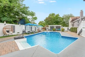 Chic & Elegant Retreat w/Free Parking - Image 1