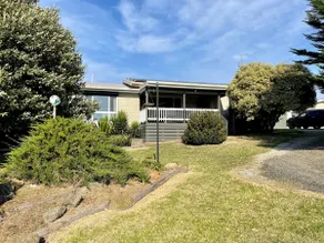 Coastal Country Retreat, Spa, fireplace, pet friendly, FREE WIFI wine & chocolates, Kilarney, 10 minutes to Phillip Island - Image 3