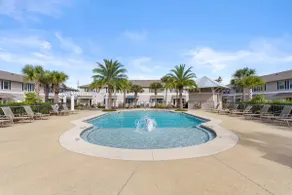Stylish Modern Retreat in Downtown w/ Pool, 3 Bedroom, 2.5 bath, free parking - Image 2