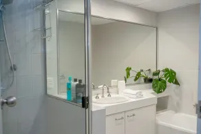 Contemporary 2BR apartment near Kingston - Hosted by Canstay - Image 4