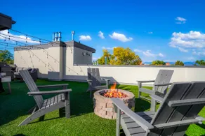 Heart of Tennyson - w/Rooftop Views & $0 cleaning - Image 2