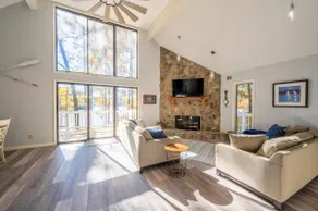 Sugar Creek Retreat - Come Stay & Play at The Lake - Image 2