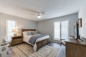 Sugar Creek Retreat - Come Stay & Play at The Lake - Image 5