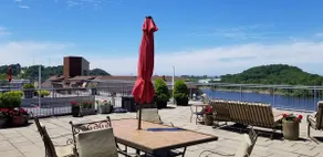 Newly renovated luxury condo downtown Grand Haven - Image 4
