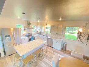 Cozy Farmhouse located in the country  between Devils Lake and Wisconsin Dells - Image 3