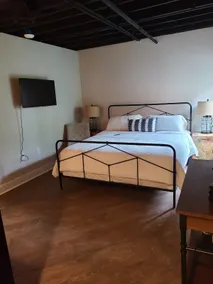 Lovely two-bedroom Industrial loft condo - Image 4