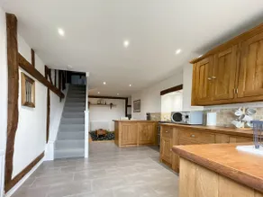 Cosy self-contained barn in rural setting - Image 3
