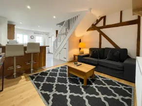 Cosy self-contained barn in rural setting - Image 2