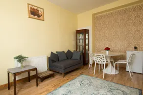 7 Bedroom Townhouse - Image 3