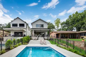 Luxuriöses Seehaus mit zweistöckigem Steg, Bootslift & privatem beheiztem Pool! - Image 2