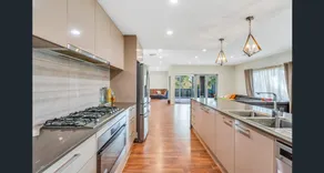 A cosy, cheerful 4BR home for perfect getaways - Image 5
