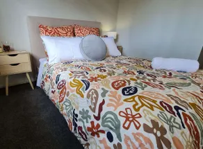 Bush Bungalow, self-catering 3 Bdrm guesthouse - Image 2