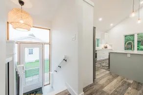 Cleveland Point Beach House - Image 2